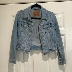 Levi light wash denim jacket